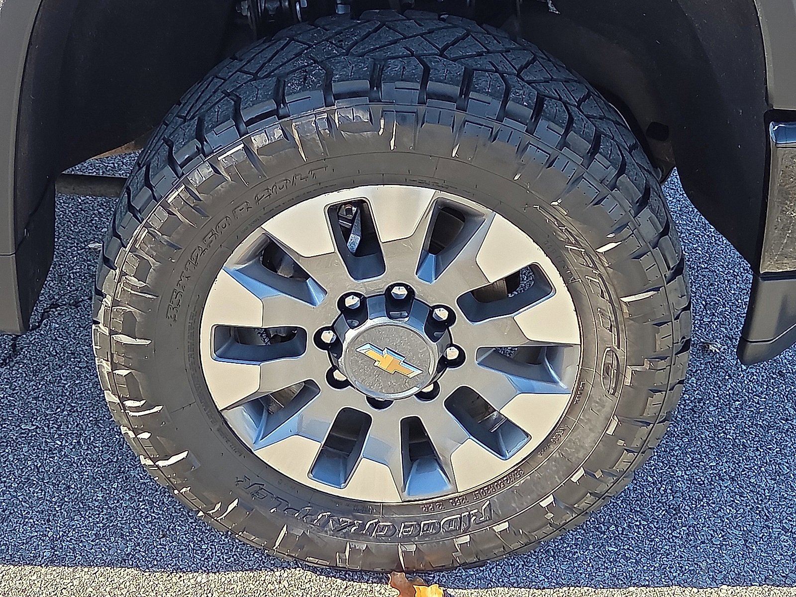 Used 2022 Chevrolet Silverado 2500 Custom w/ Custom Value Package image 7