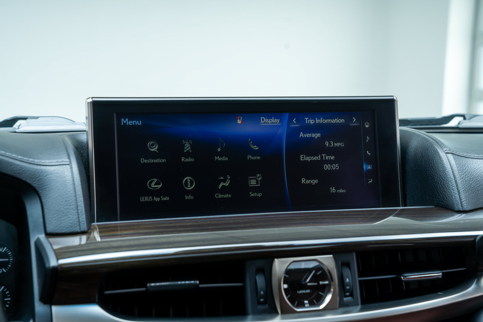 Used 2016 Lexus LX 570 4WD w/ Luxury Package image 12