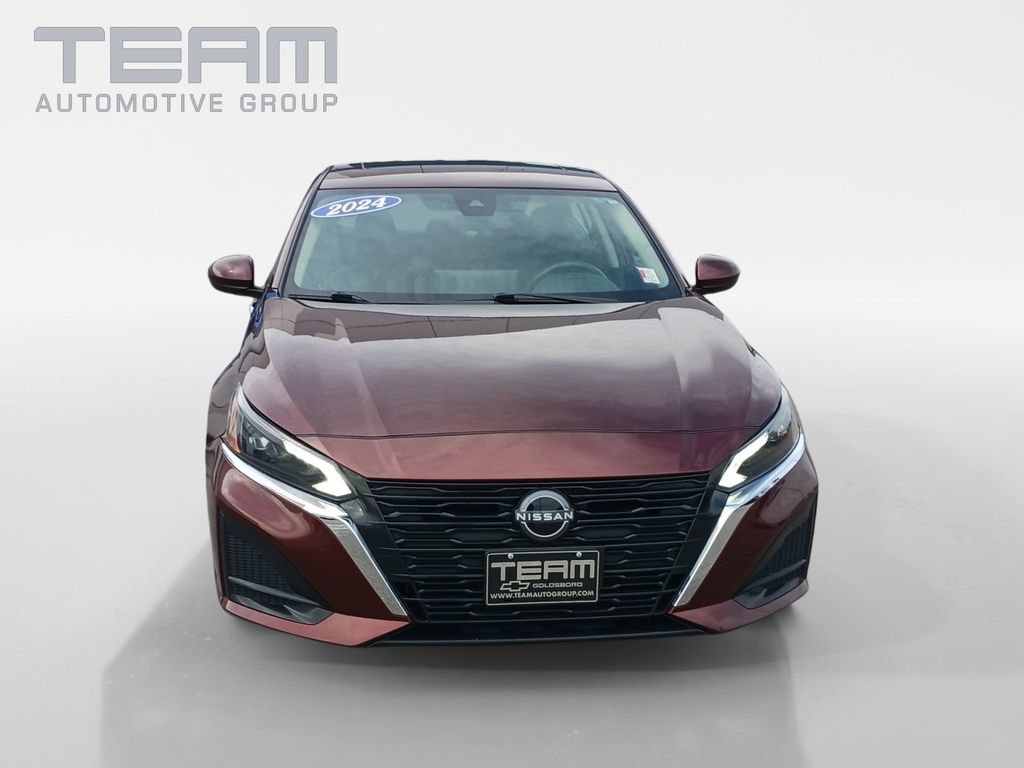 Used 2024 Nissan Altima 2.5 SV w/ SV Premium Package FWD image 2