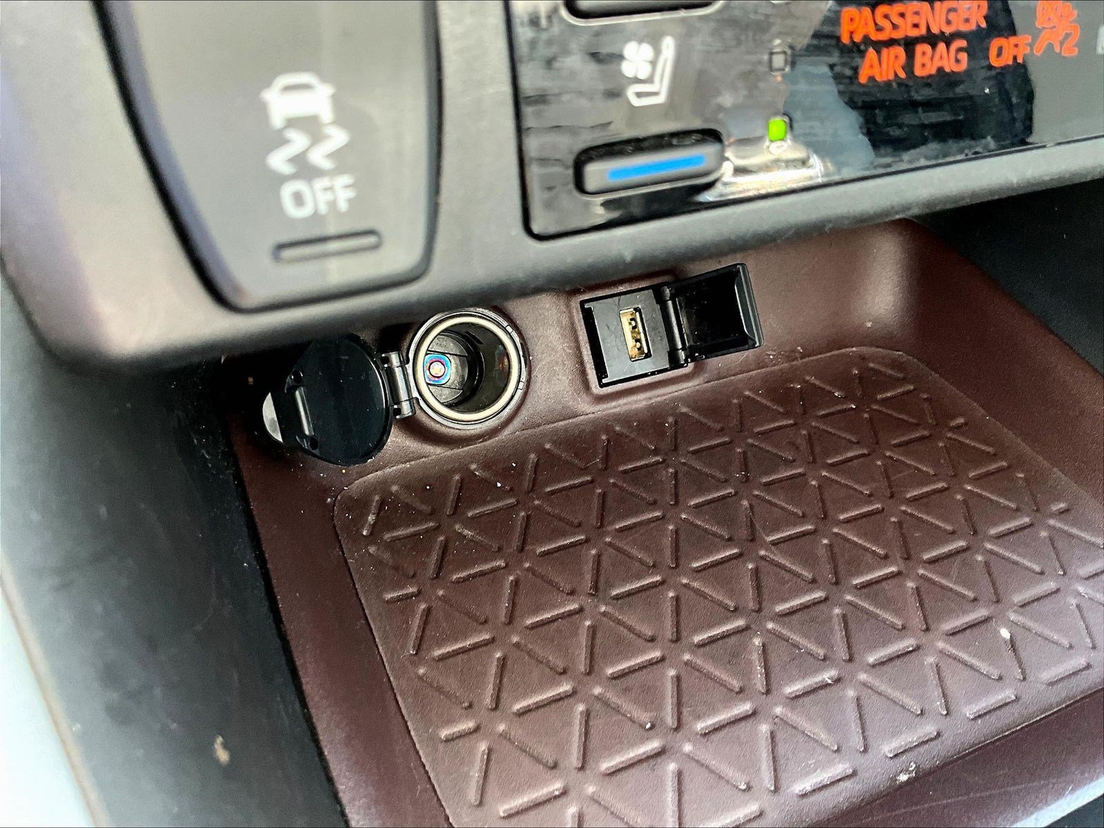 Used 2021 Toyota RAV4 Limited w/ Limited Grade Weather Package AWD/4WD image 16