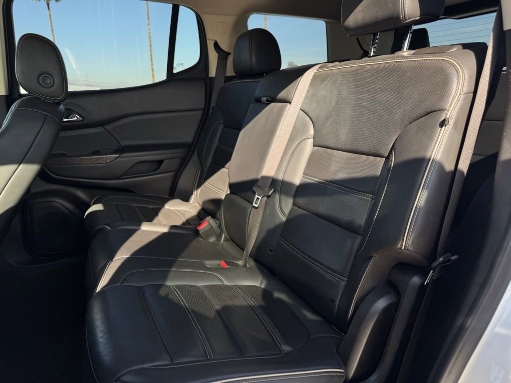 Used 2023 GMC Acadia Denali image 4