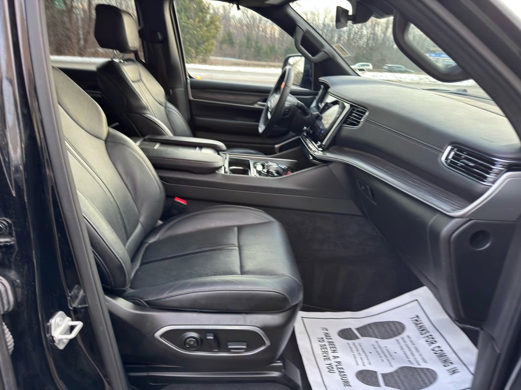 Used 2024 Jeep Wagoneer L Series II w/ Flexible Seating Group image 32