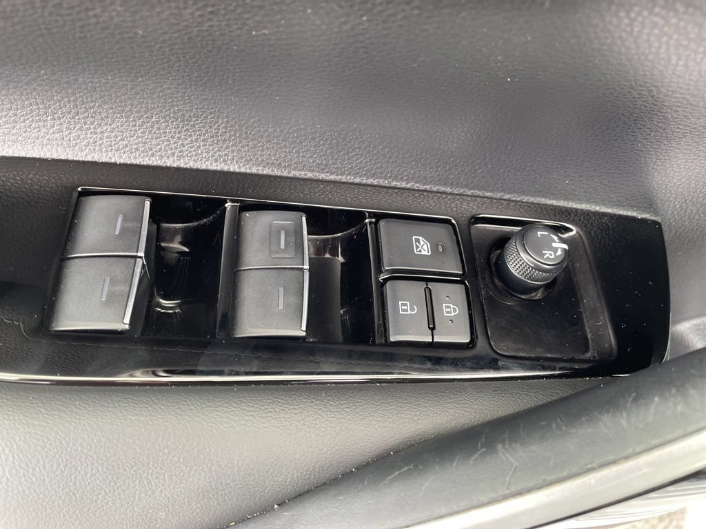 Used 2025 Toyota Corolla XSE FWD image 11