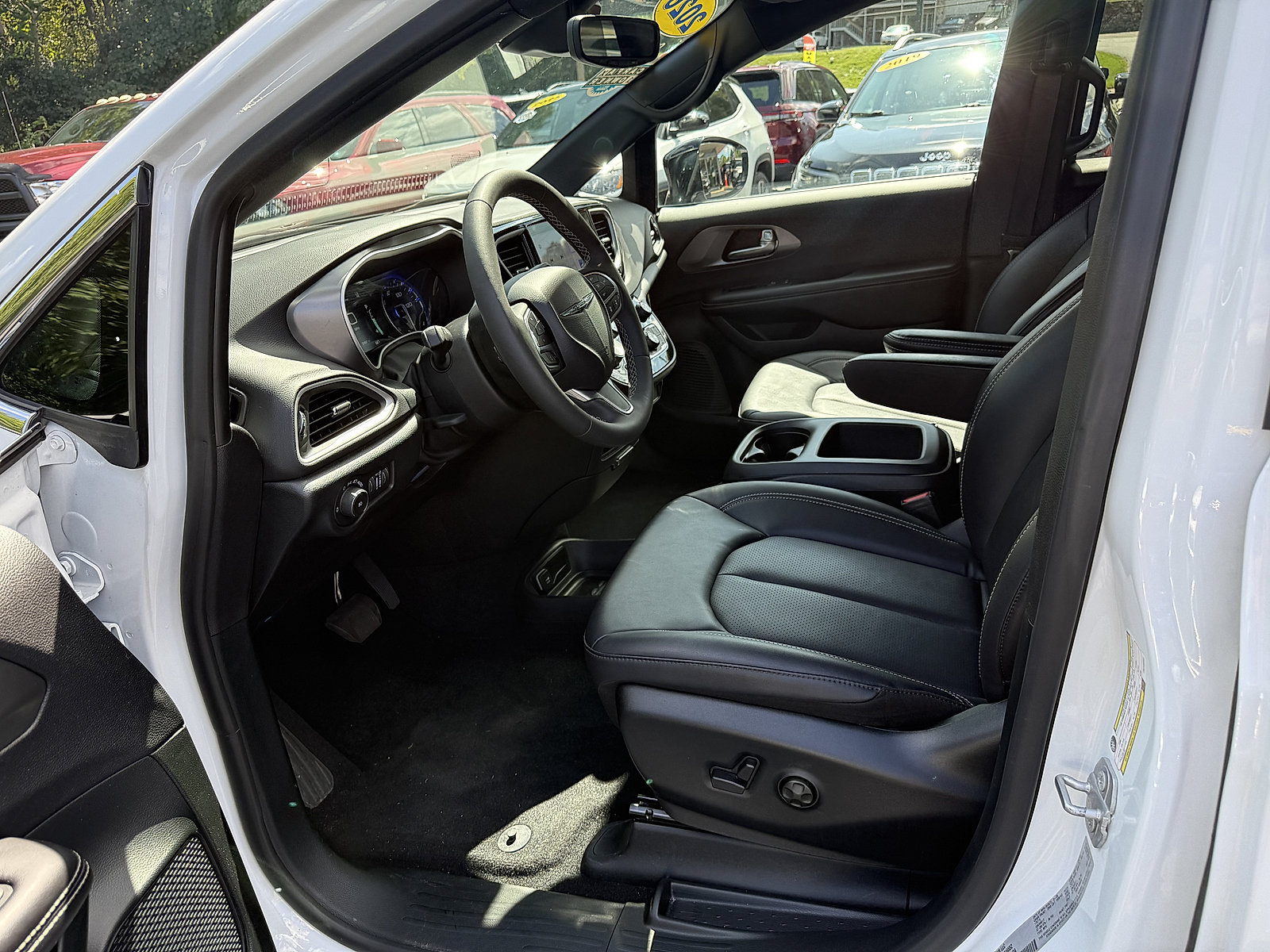 Certified 2026 Chrysler Pacifica Select FWD image 9