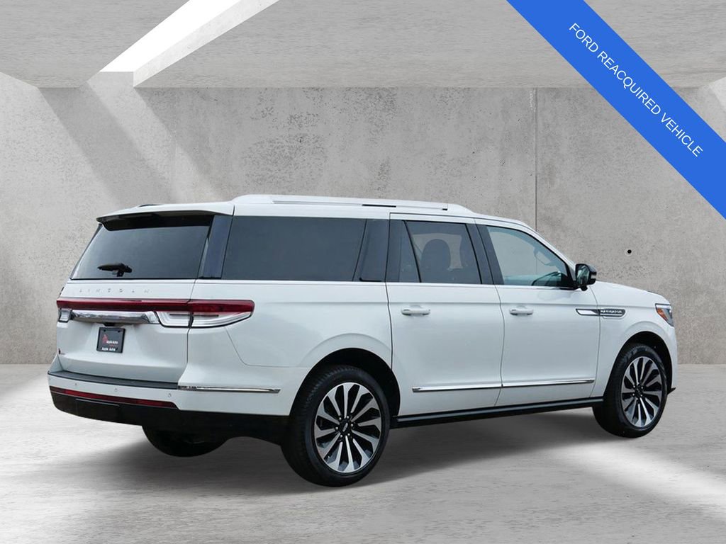 Used 2024 Lincoln Navigator L Reserve AWD/4WD image 3
