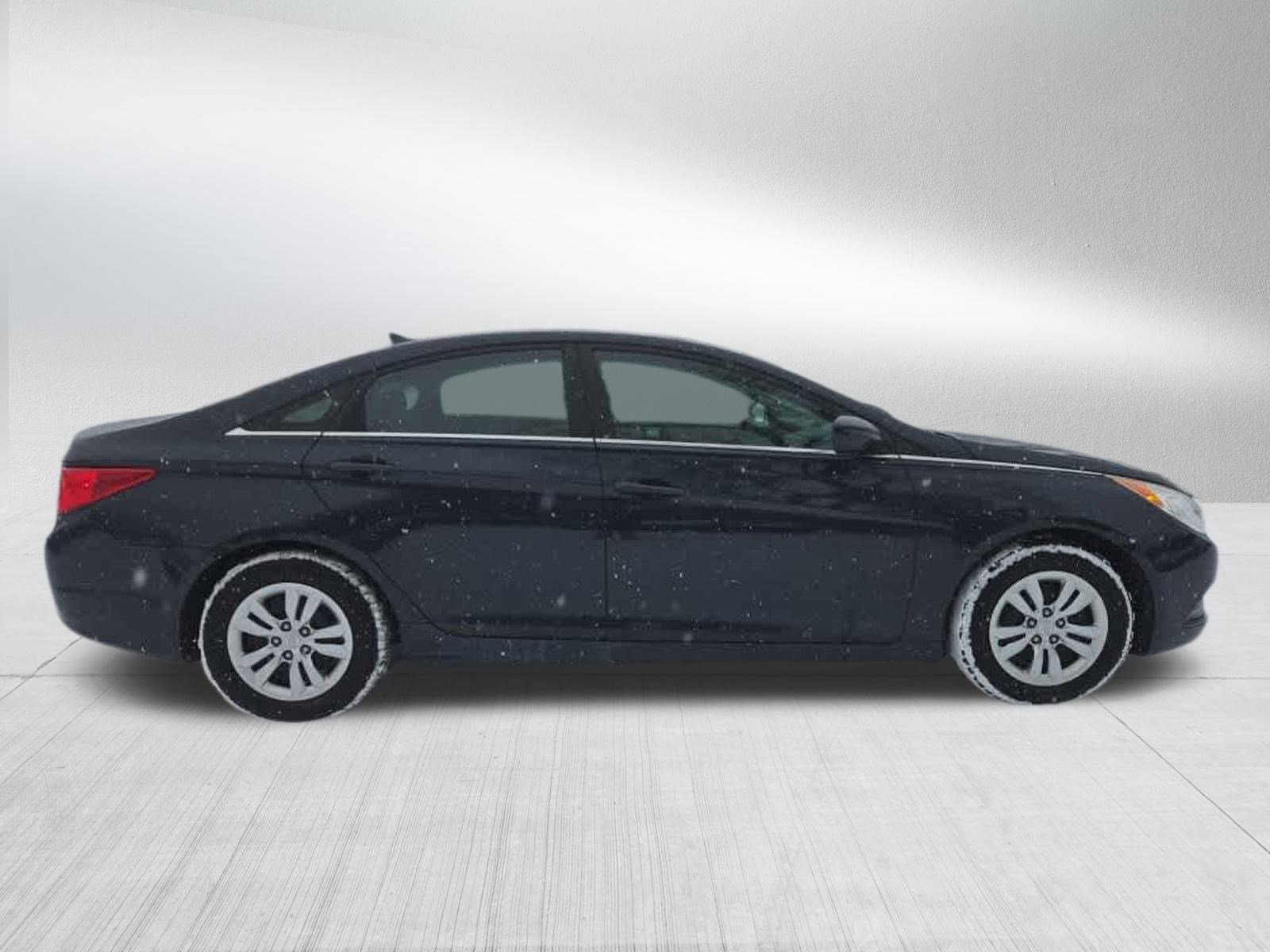 Used 2011 Hyundai Sonata GLS image 2
