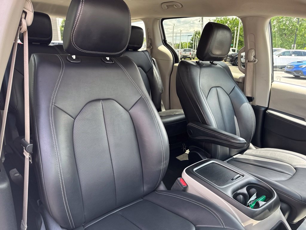 Used 2024 Chrysler Pacifica Limited FWD image 33