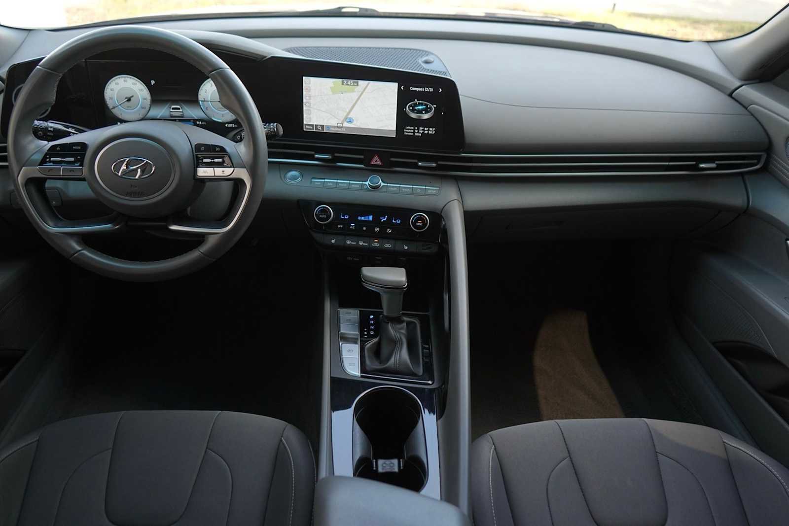 Used 2023 Hyundai Elantra SEL w/ Convenience Package FWD image 10