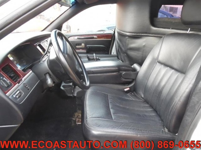 Used 2003 Lincoln Town Car Executive RWD image 7