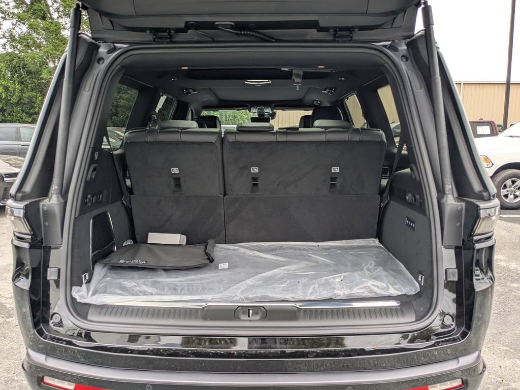 New 2026 Jeep Grand Wagoneer Summit w/ Rear Seat Video Group I AWD/4WD image 13