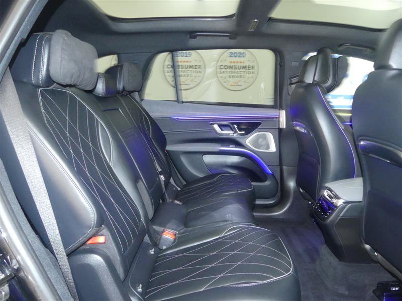 Used 2025 Mercedes-Benz EQS 580 4MATIC SUV w/ Exclusive Trim Package image 27