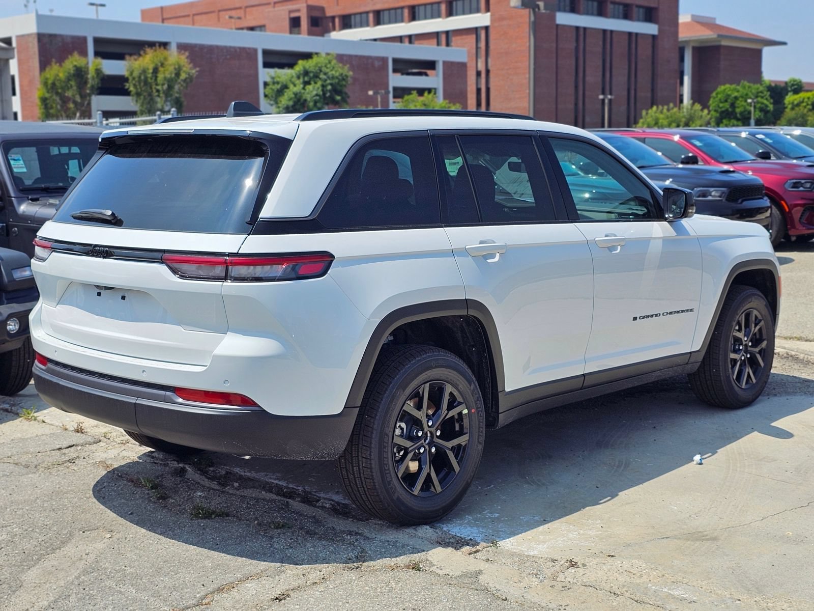 New 2026 Jeep Grand Cherokee Altitude RWD image 5