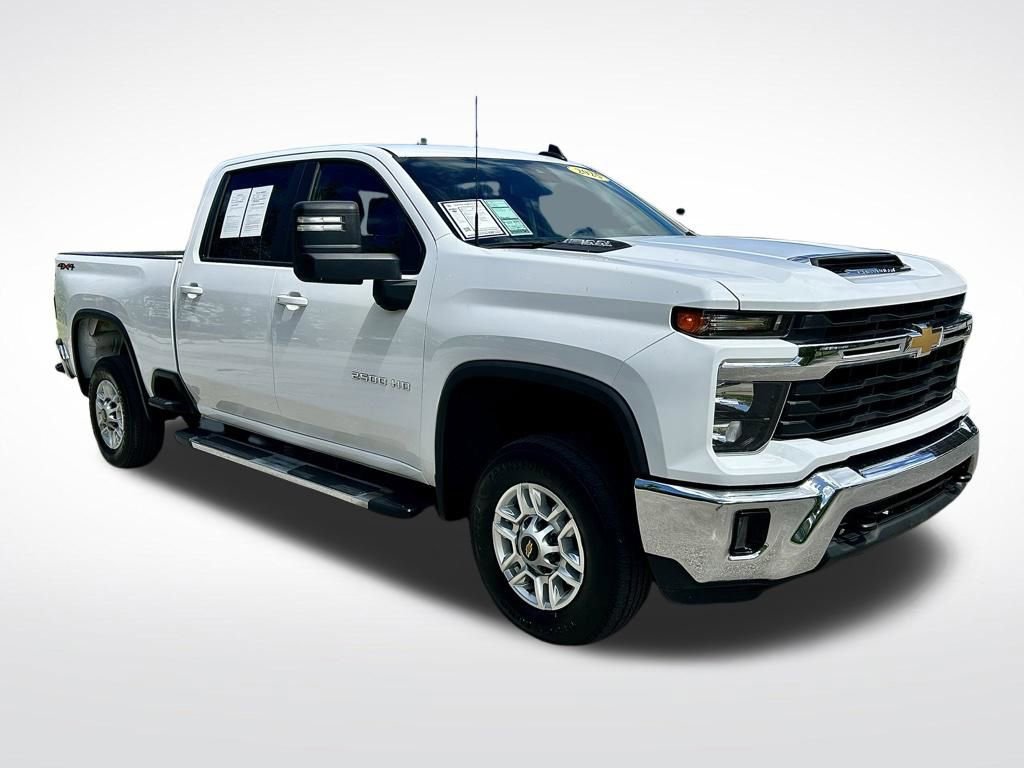 Used 2025 Chevrolet Silverado 2500 LT w/ Convenience Package AWD/4WD image 3