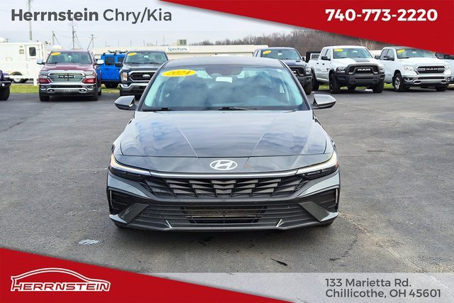 Used 2024 Hyundai Elantra SEL image 2