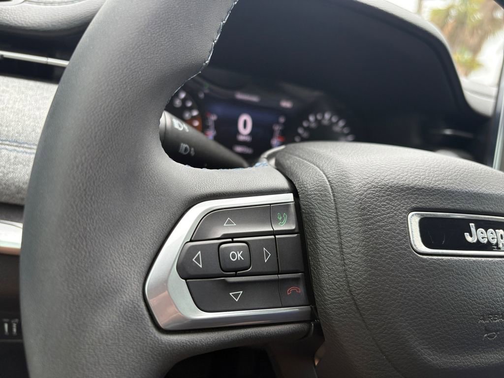 Used 2022 Jeep Compass Latitude image 15