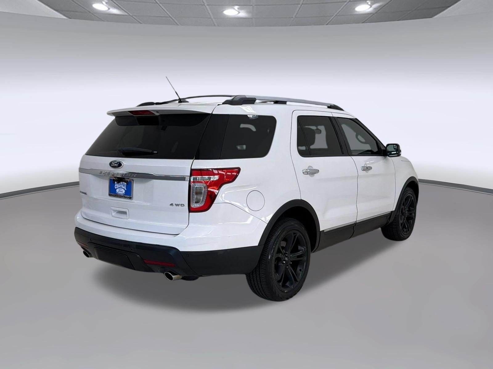 Used 2014 Ford Explorer Limited w/ Equipment Group 301A AWD/4WD image 9