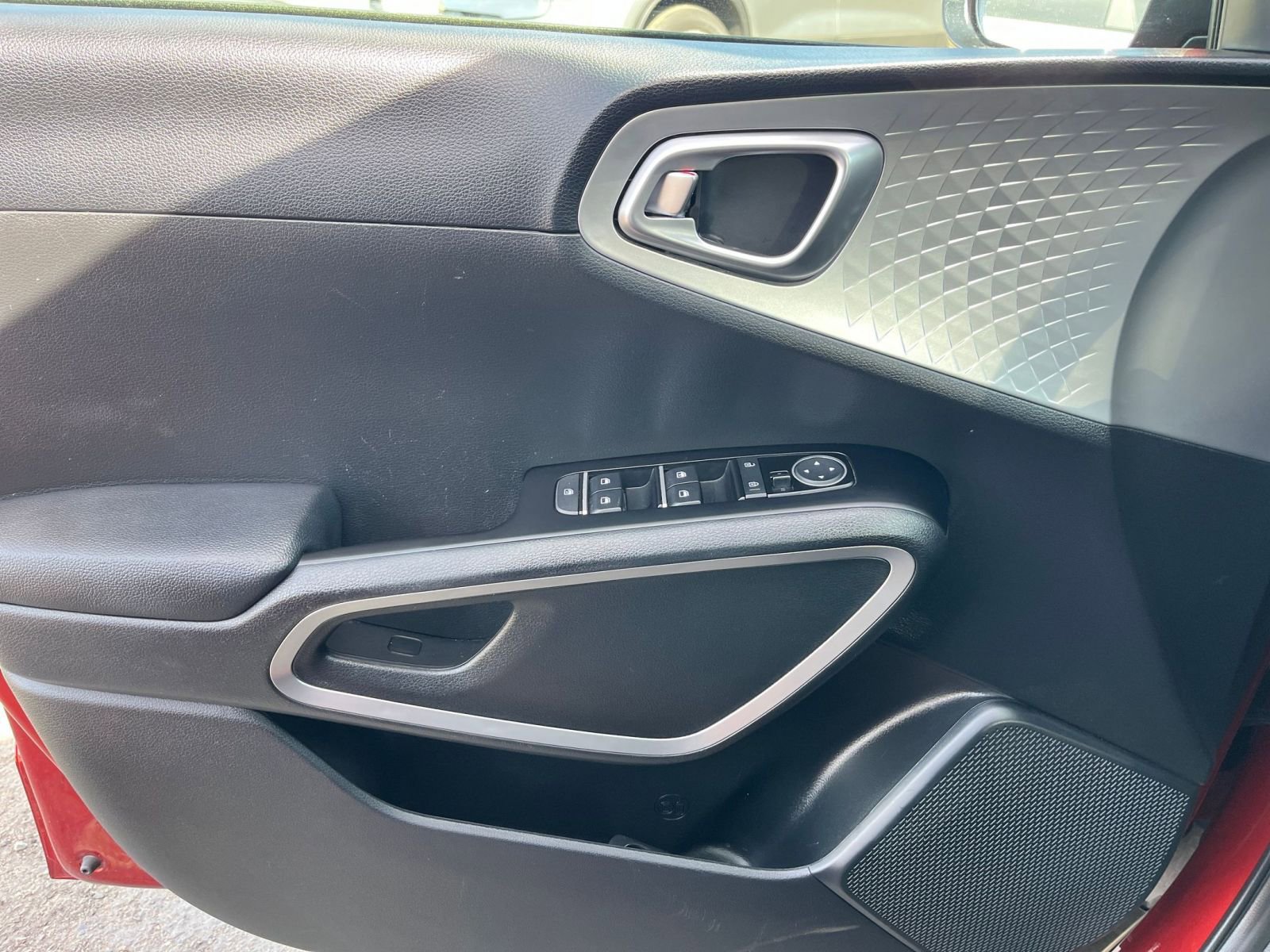 Used 2025 Kia Soul LX w/ LX Technology Package image 18