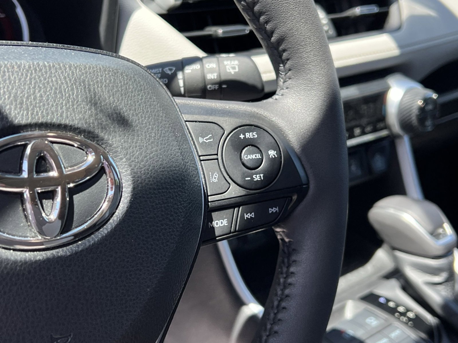 Used 2023 Toyota RAV4 XLE Premium AWD/4WD image 33