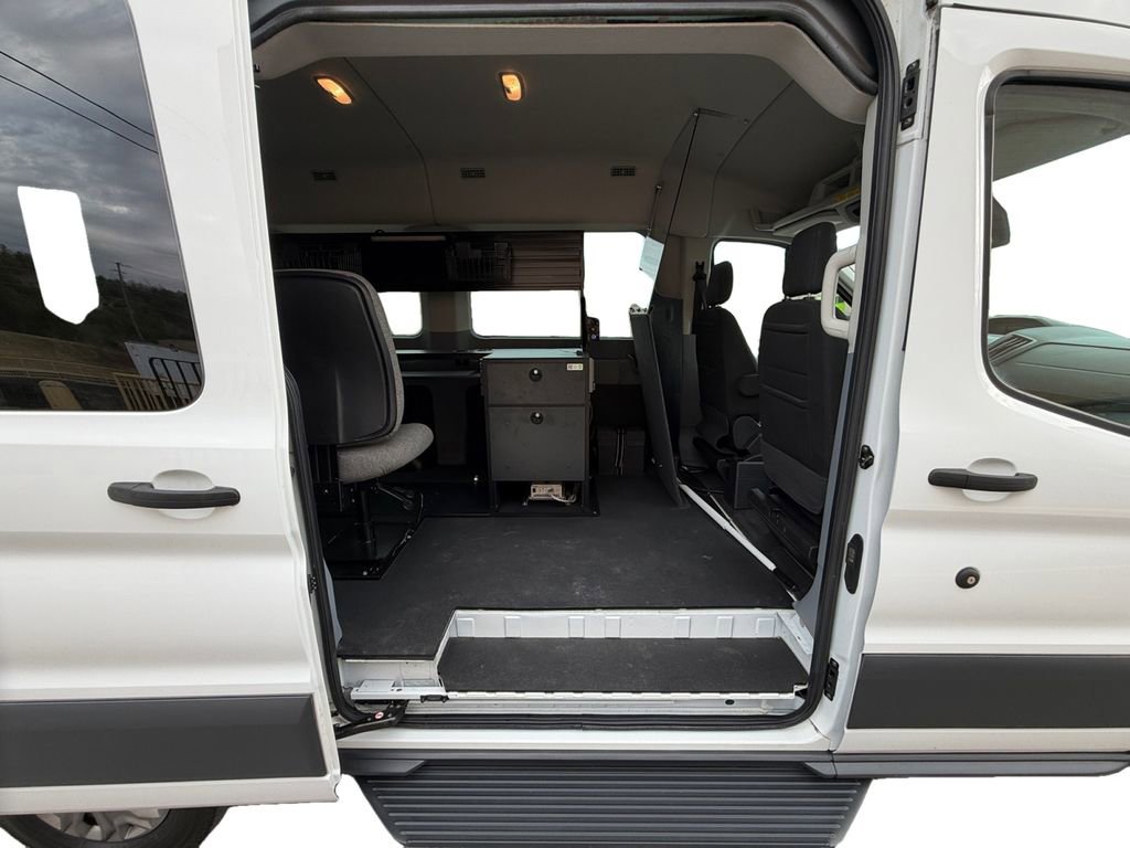 Used 2018 Ford Transit 150 XLT image 19
