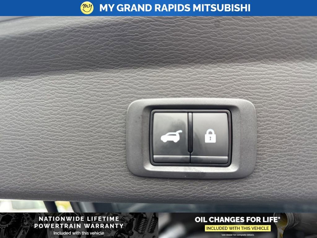 New 2026 Mitsubishi Outlander SE image 13