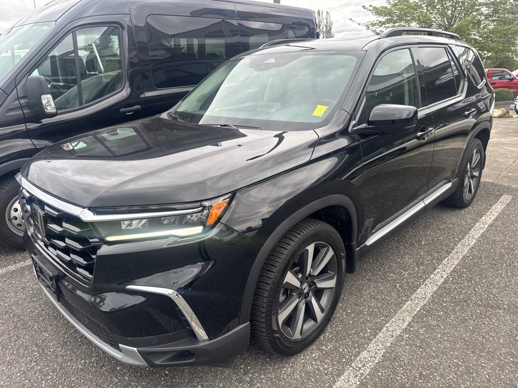Used 2023 Honda Pilot Touring image 1