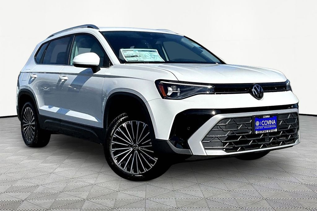 New 2026 Volkswagen Taos SE image 1