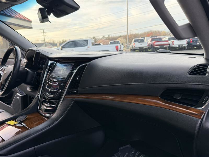 Used 2017 Cadillac Escalade Luxury AWD/4WD image 13
