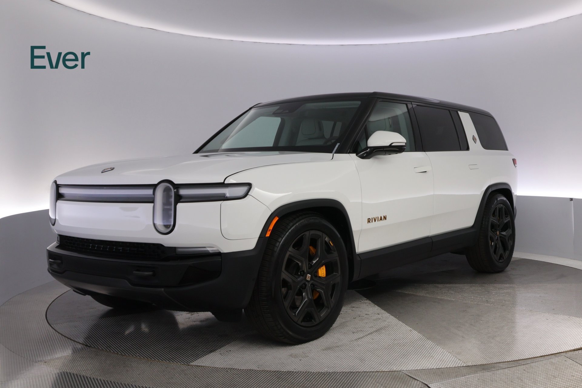 Used 2025 Rivian R1S Premium Dual AWD/4WD image 2