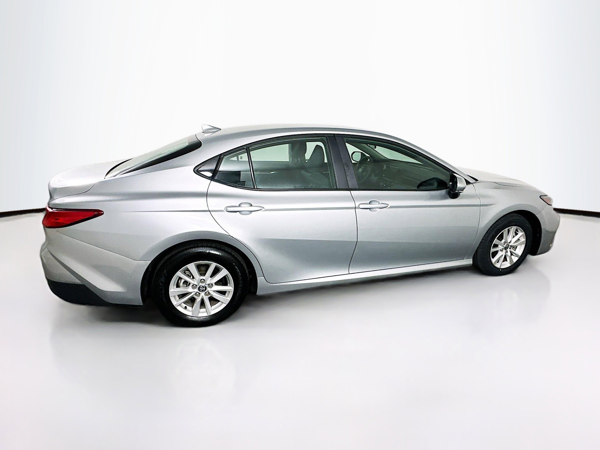 Used 2025 Toyota Camry LE FWD image 10
