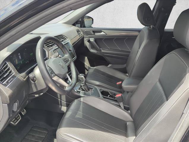 Used 2023 Volkswagen Tiguan SE R-Line FWD image 18