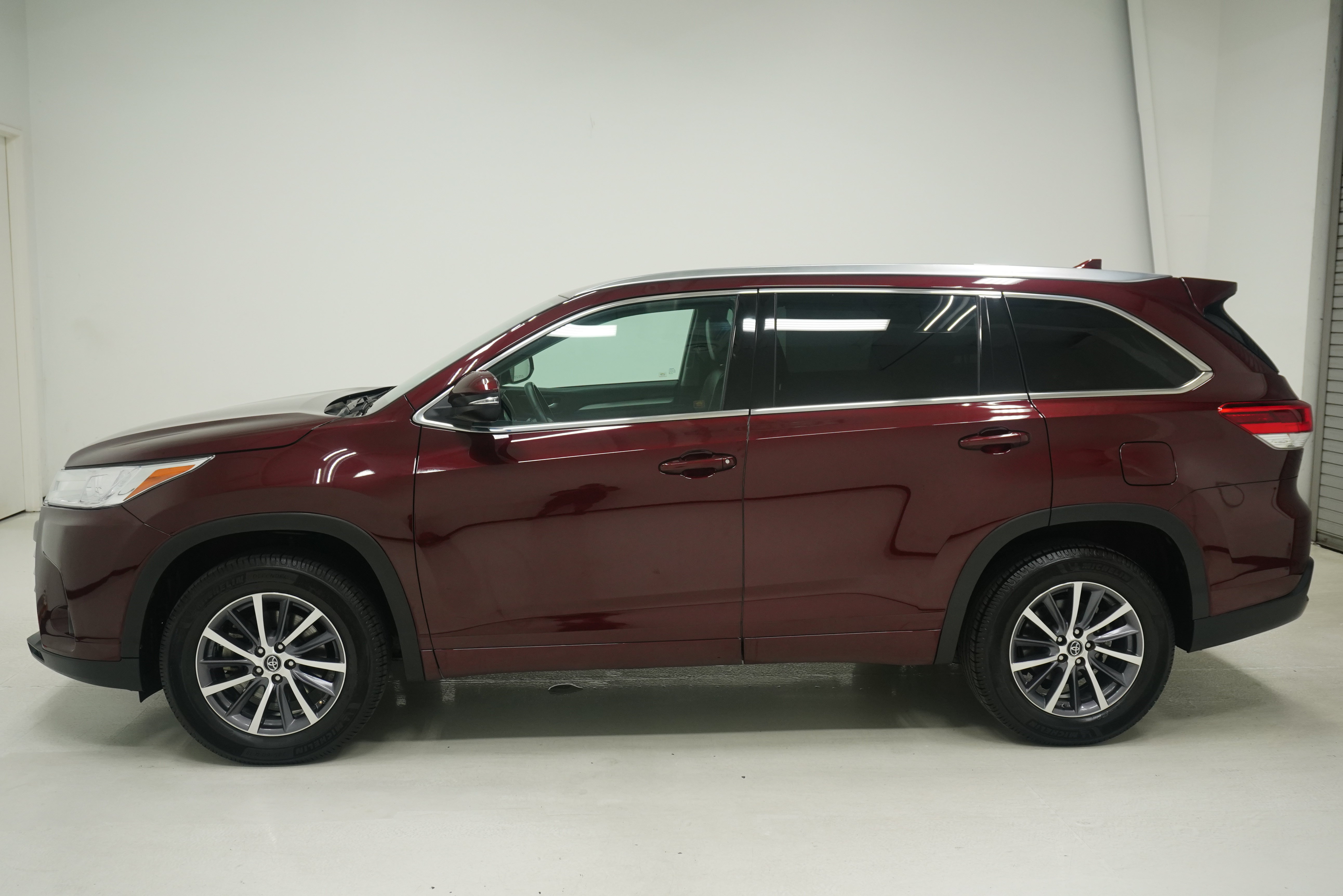 Used 2017 Toyota Highlander XLE FWD image 7