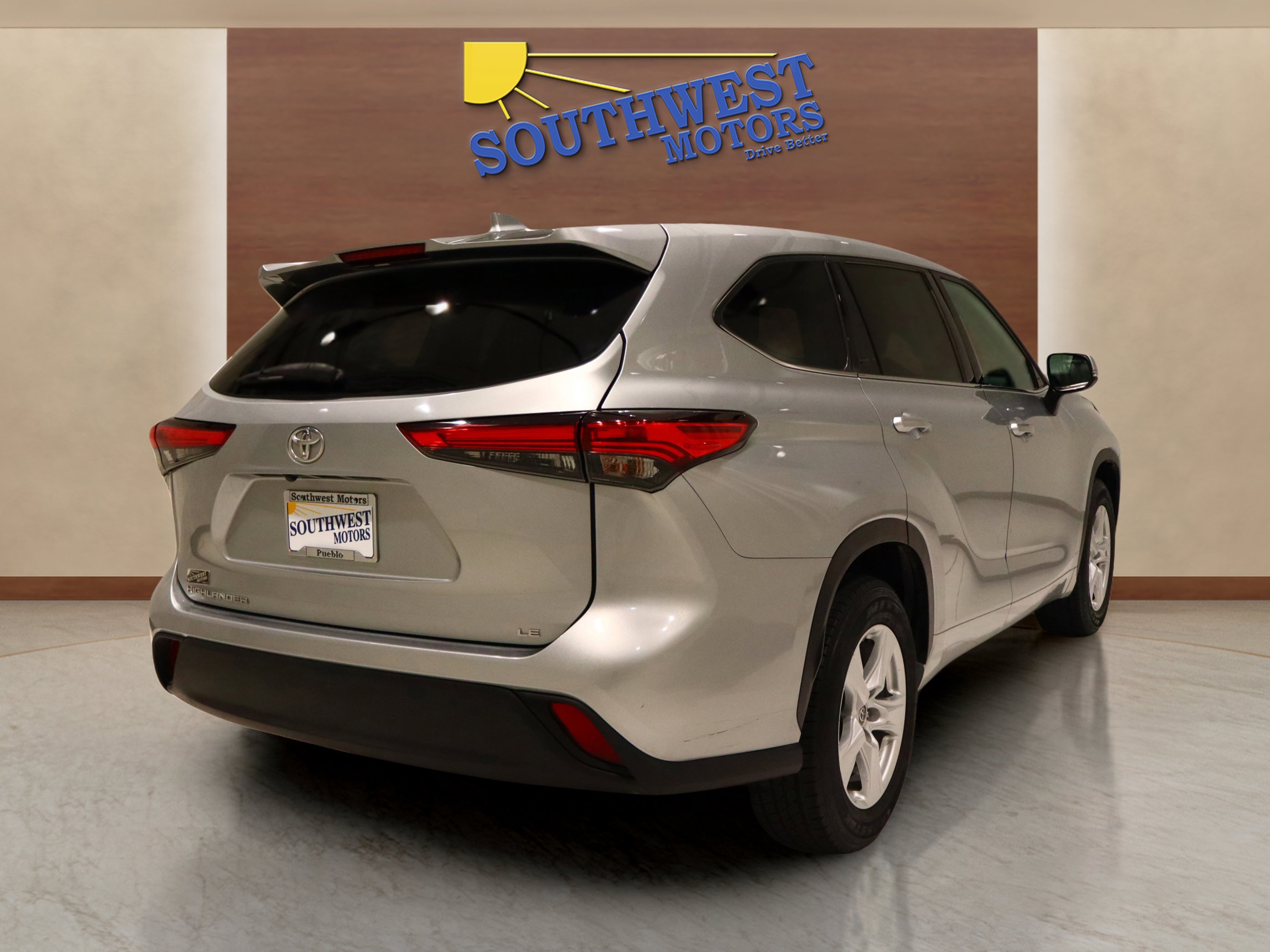 Used 2020 Toyota Highlander LE image 4