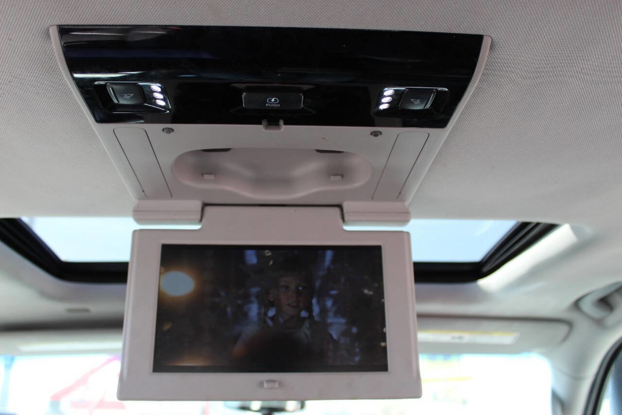 Used 2018 Cadillac Escalade ESV Luxury AWD/4WD image 25