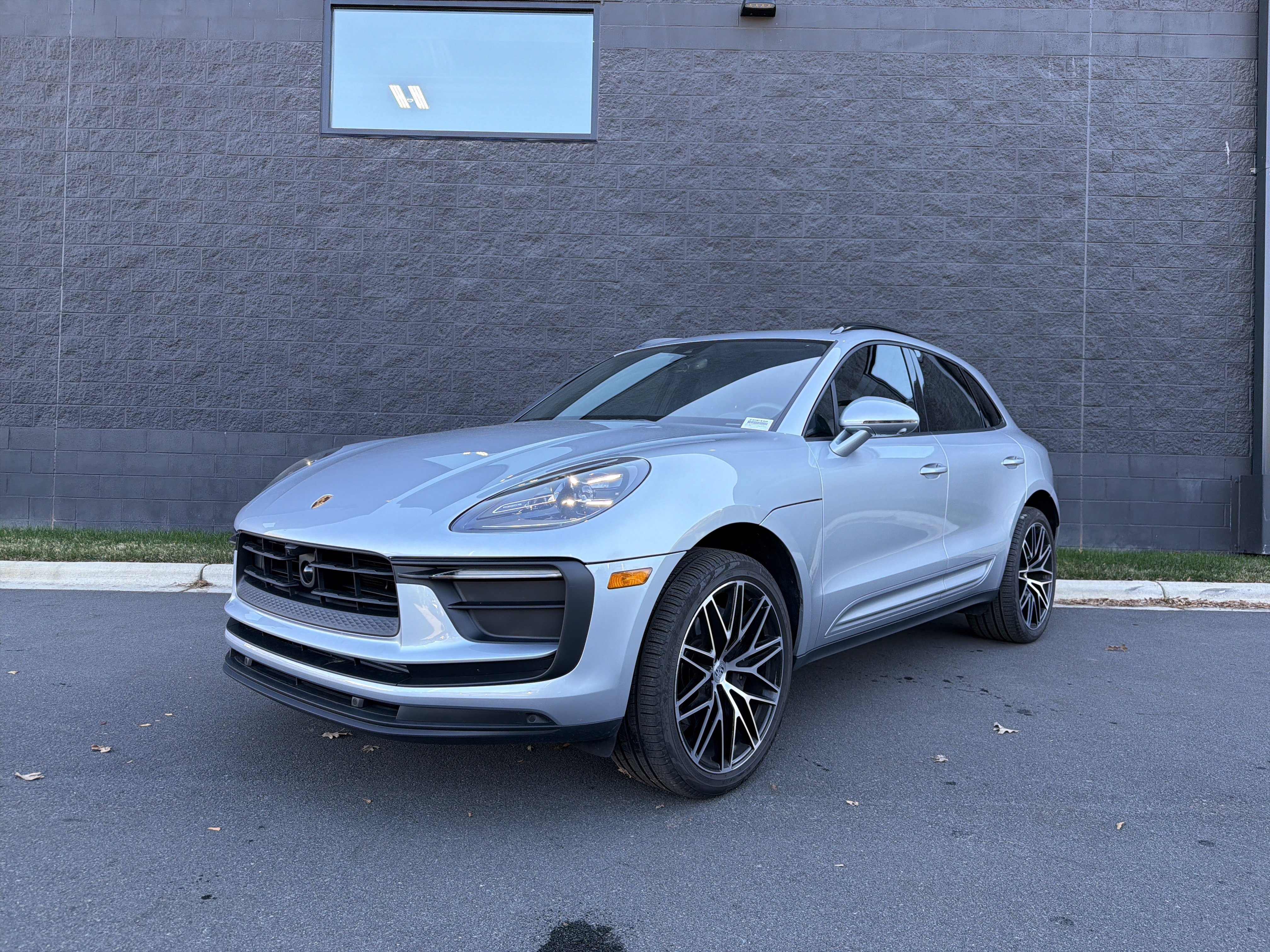 Certified 2025 Porsche Macan image 43