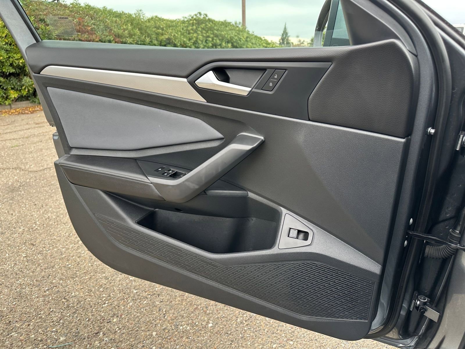 Used 2025 Volkswagen Jetta SE image 20