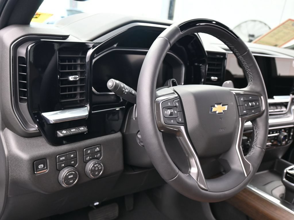 Used 2026 Chevrolet Silverado 1500 High Country w/ Technology Package AWD/4WD image 17