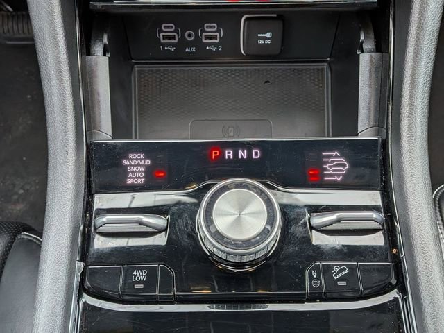 Used 2023 Jeep Grand Cherokee Overland w/ Luxury Tech Group IV AWD/4WD image 16