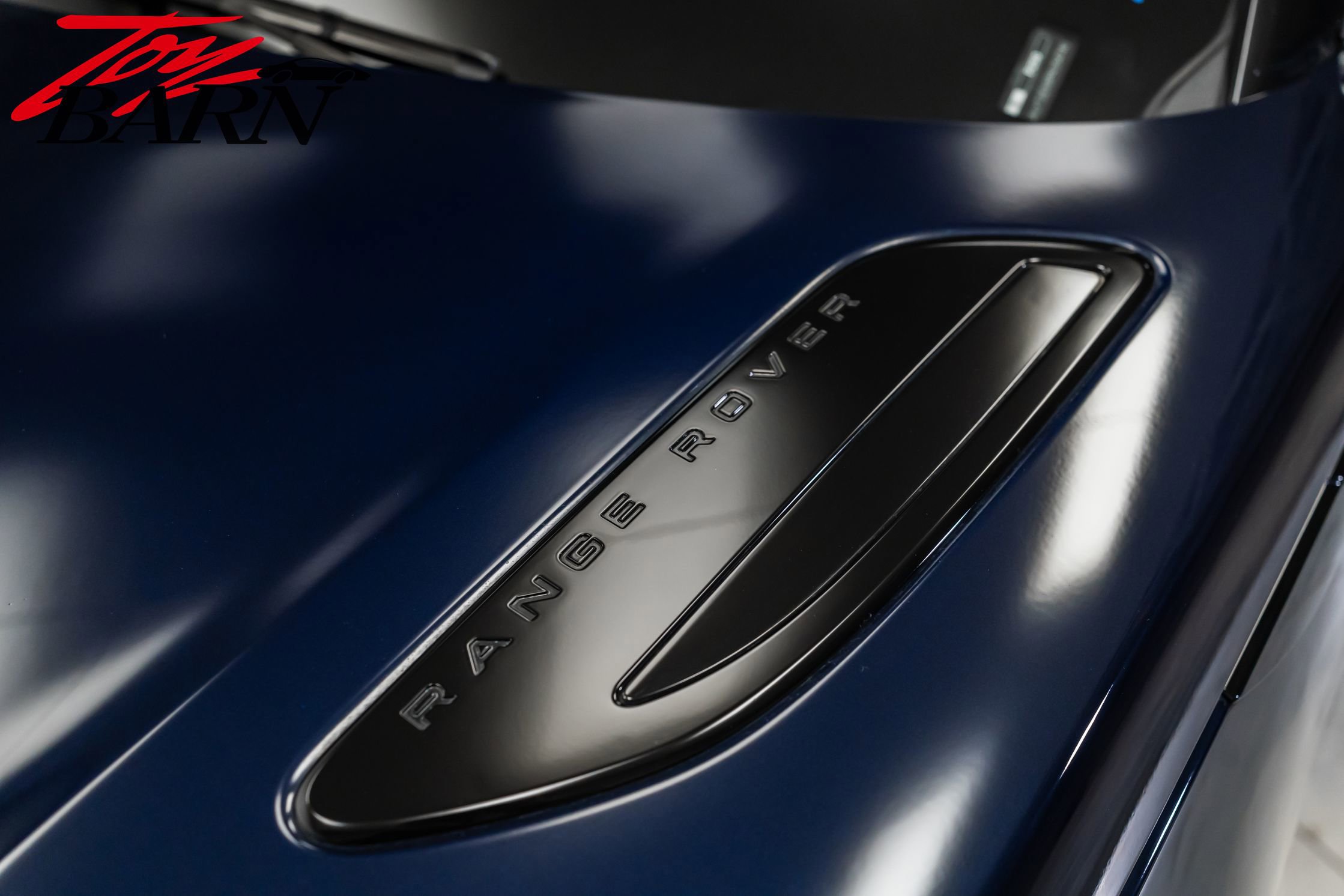 Used 2023 Land Rover Range Rover Velar R-Dynamic S image 11