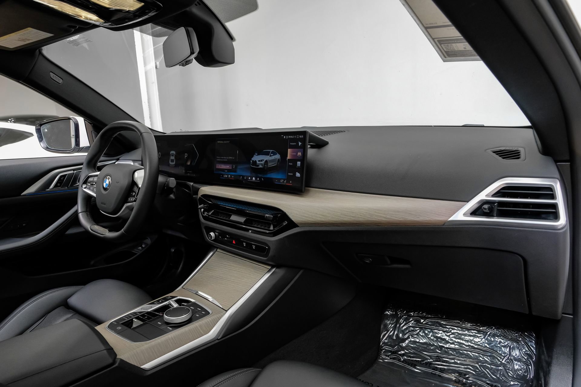 Used 2025 BMW 430i Coupe w/ Premium Package RWD image 17