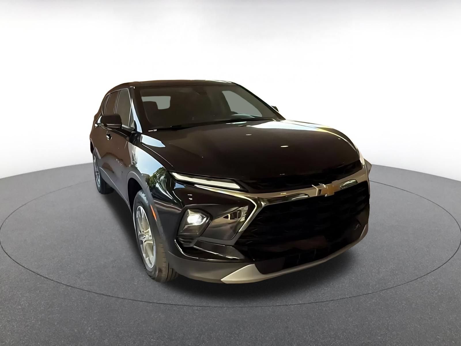 Used 2026 Chevrolet Blazer LT FWD image 3