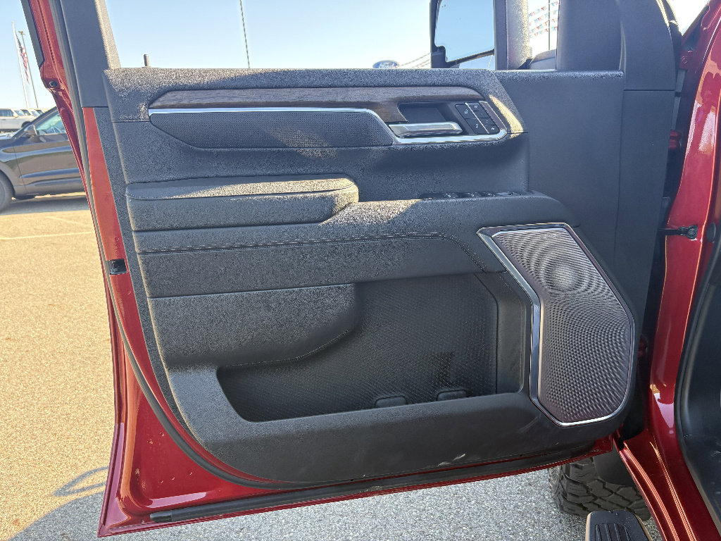 Used 2024 Chevrolet Silverado 3500 High Country w/ High Country Premium Package AWD/4WD image 29