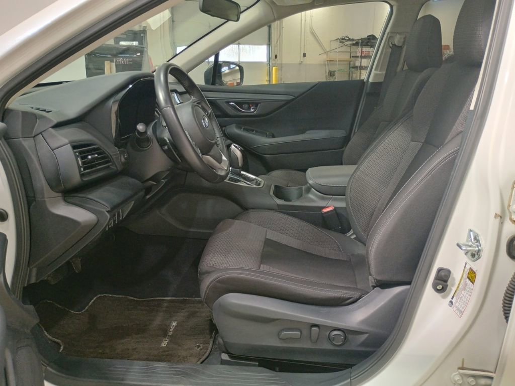 Used 2025 Subaru Outback Premium image 11