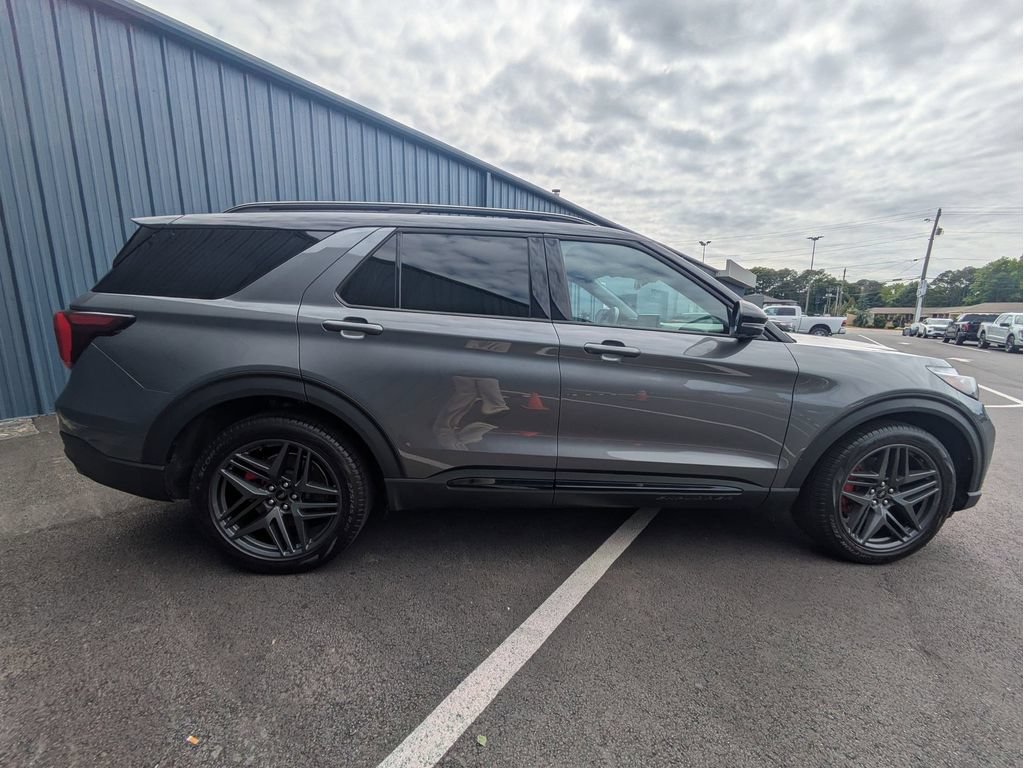 Used 2025 Ford Explorer ST AWD/4WD image 4