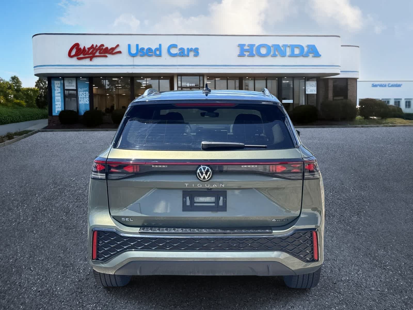 Used 2025 Volkswagen Tiguan SEL R-Line AWD/4WD image 4
