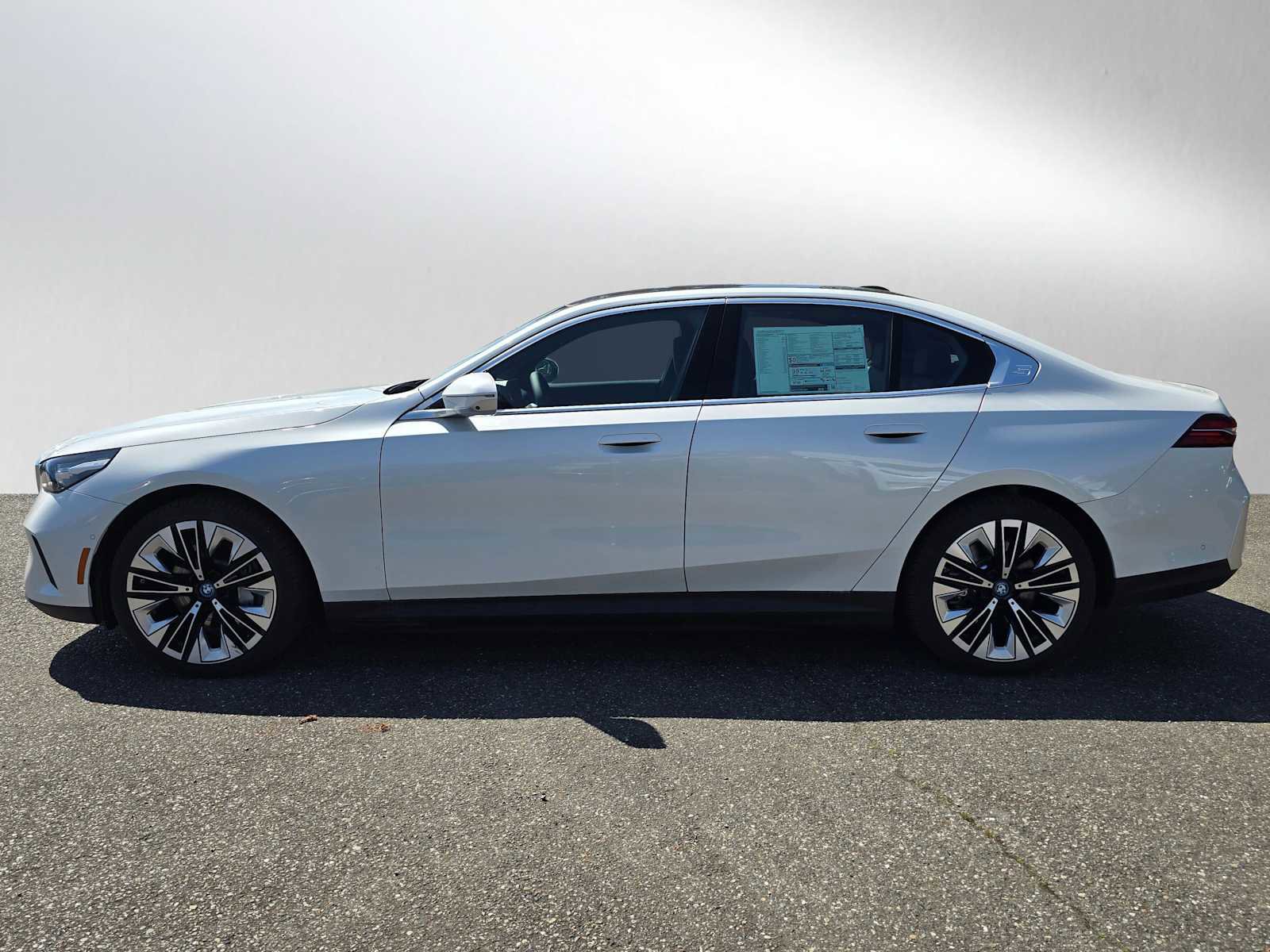 Used 2024 BMW i5 eDrive40i w/ M Sport Package image 4