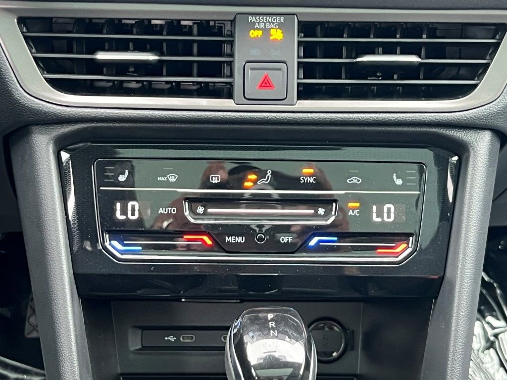 New 2025 Volkswagen Taos SE image 22