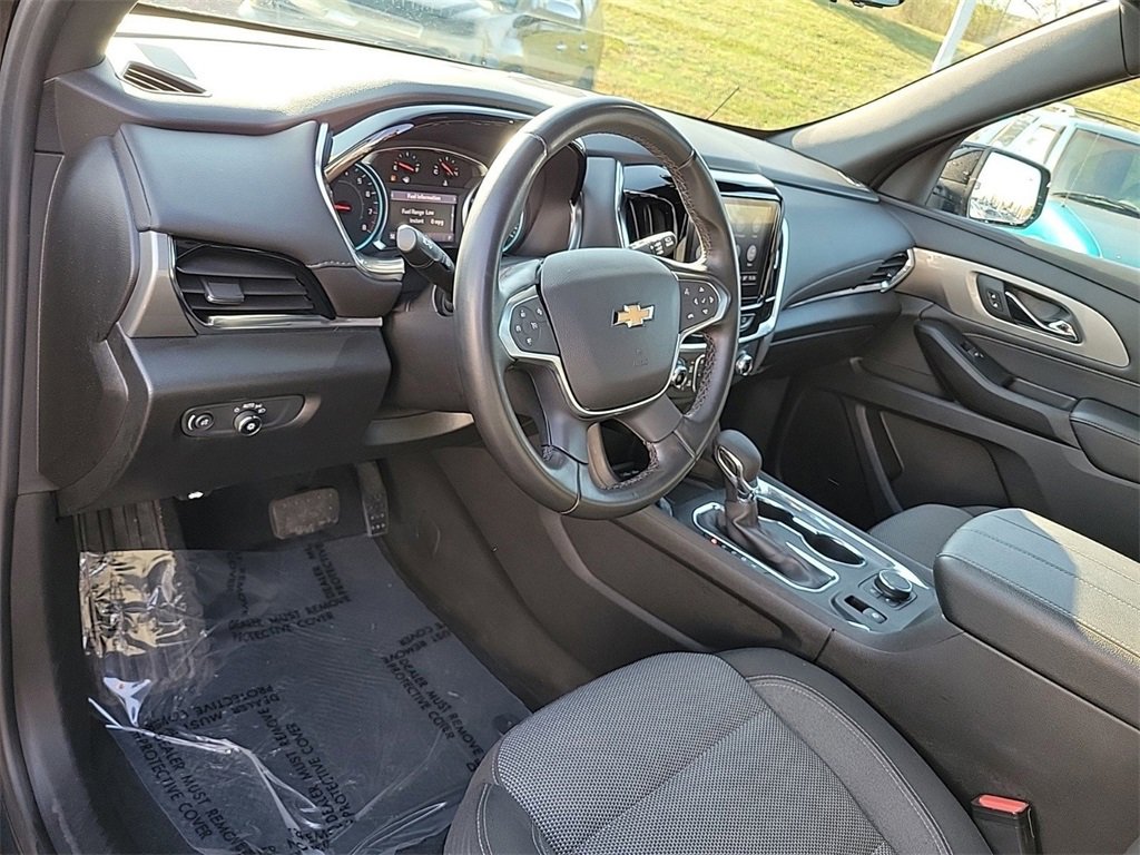 Used 2023 Chevrolet Traverse LT image 18