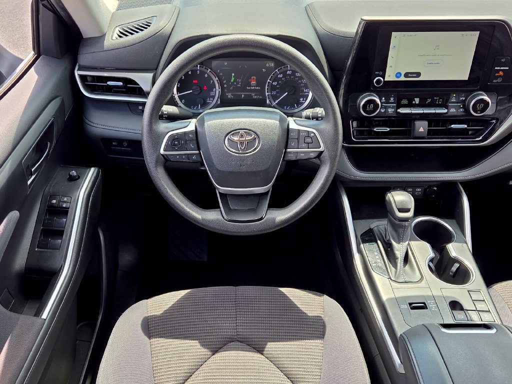 Used 2023 Toyota Highlander L FWD image 7