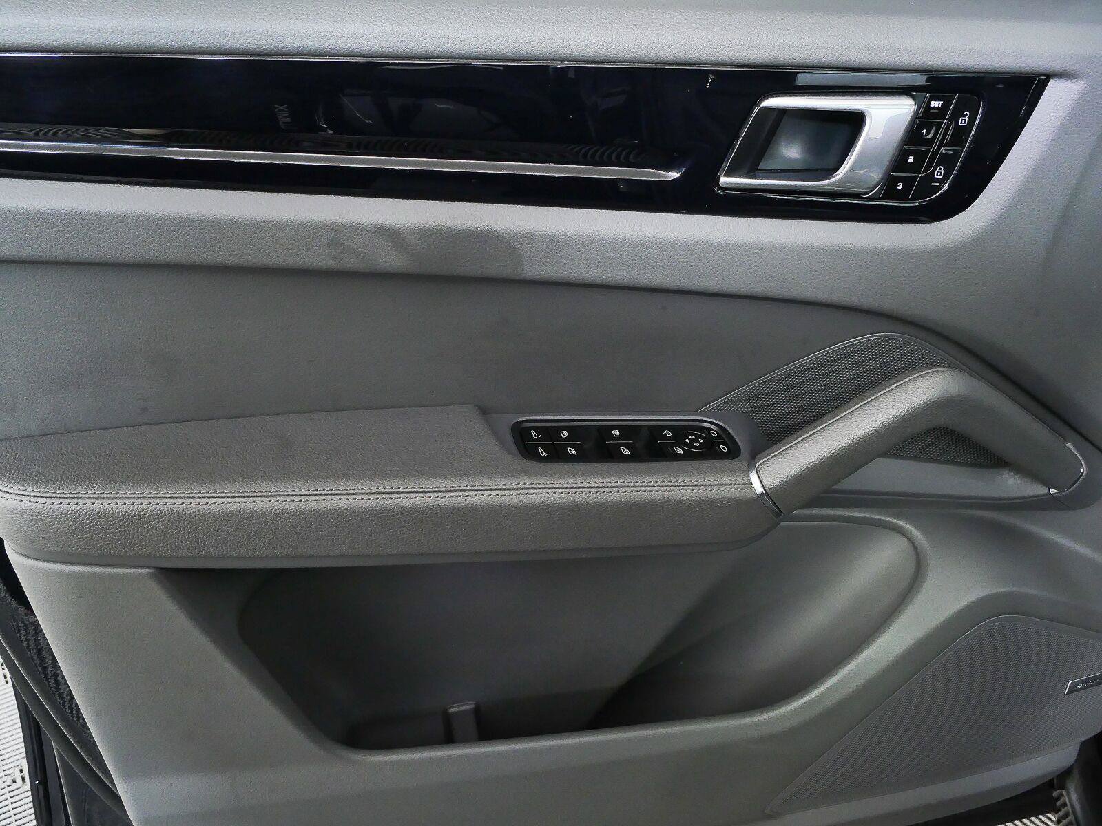 Certified 2021 Porsche Cayenne AWD/4WD image 6