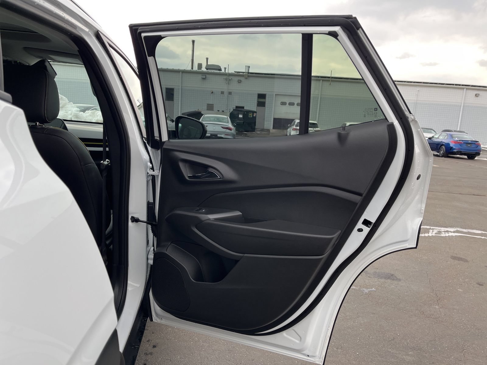 New 2026 Chevrolet Trax ACTIV w/ Sunroof Package FWD image 16